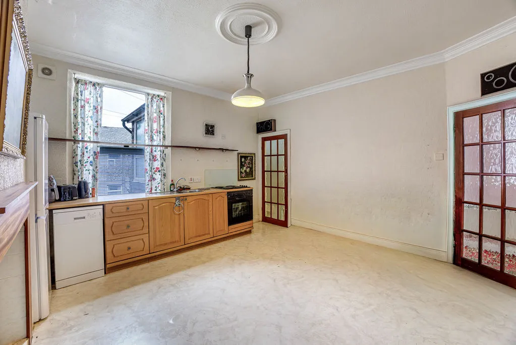 Castle Avenue, Rochdale OL11 4JJ, photo 5