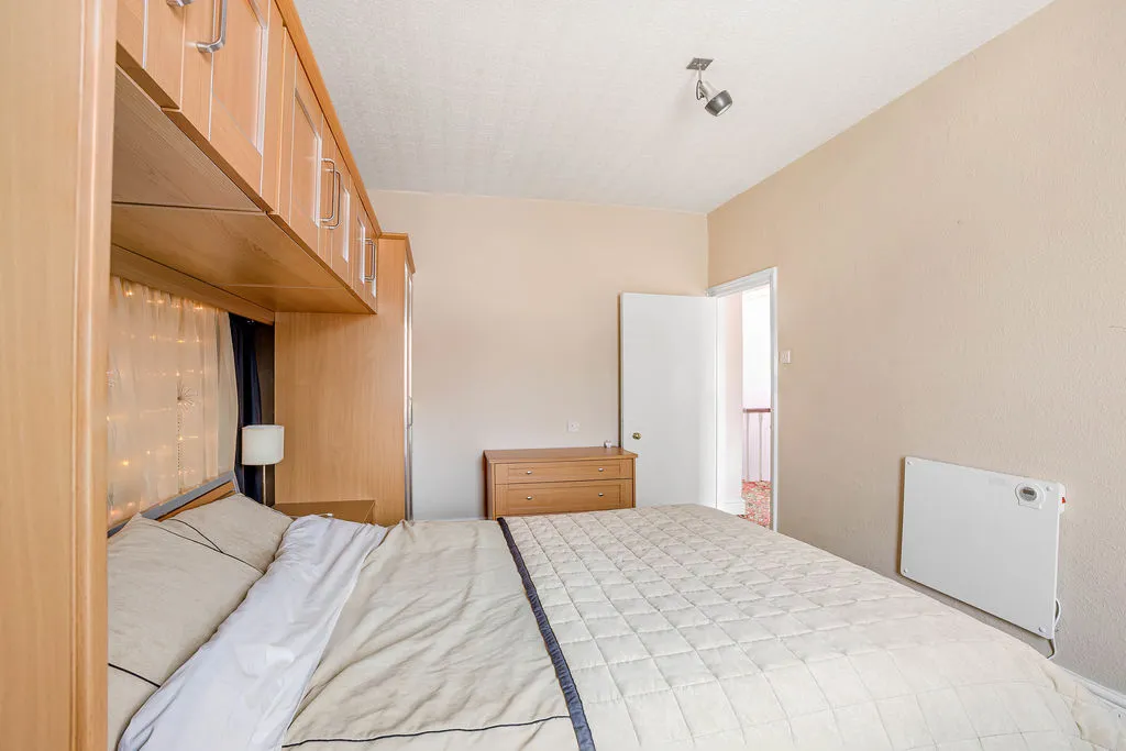 Castle Avenue, Rochdale OL11 4JJ, photo 11