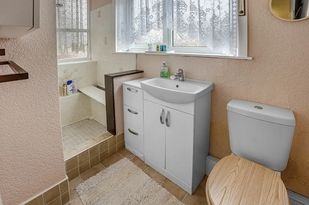 Castle Avenue, Rochdale OL11 4JJ, photo 6