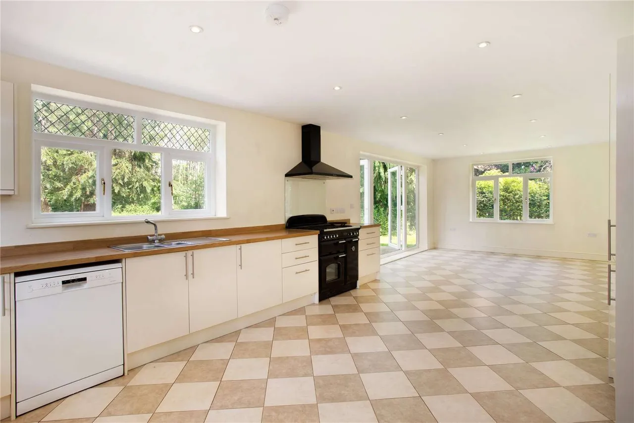 Brenchley Road, Horsmonden, Tonbridge, Kent, TN12 8DN, photo 3