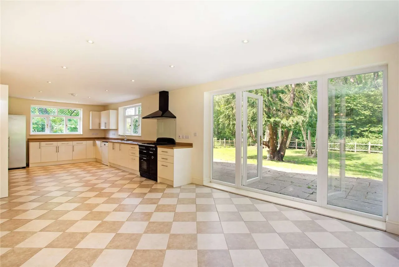 Brenchley Road, Horsmonden, Tonbridge, Kent, TN12 8DN, photo 4