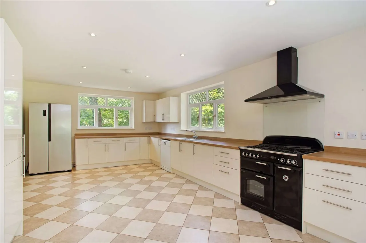 Brenchley Road, Horsmonden, Tonbridge, Kent, TN12 8DN, photo 5
