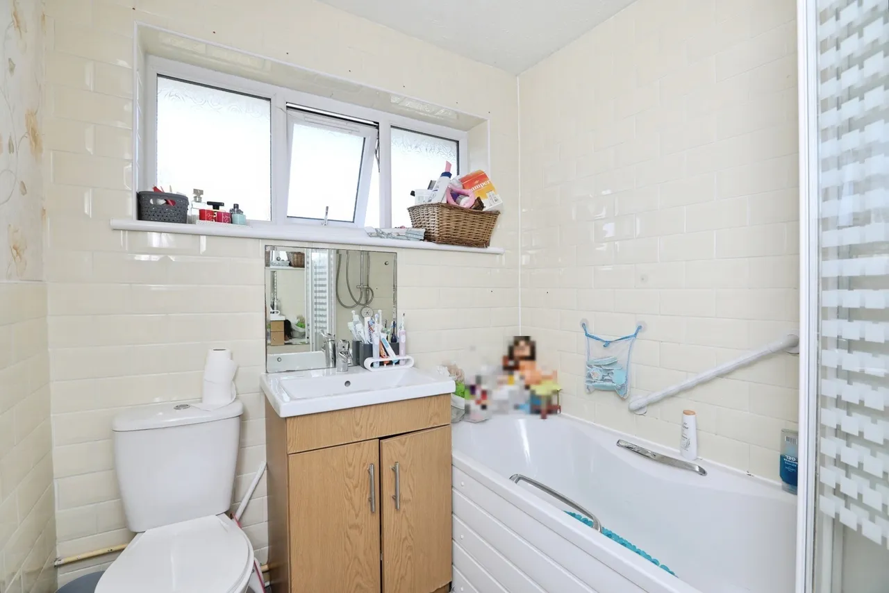 Suffolk Avenue, Rainham, Gillingham, Kent, ME8, photo 21