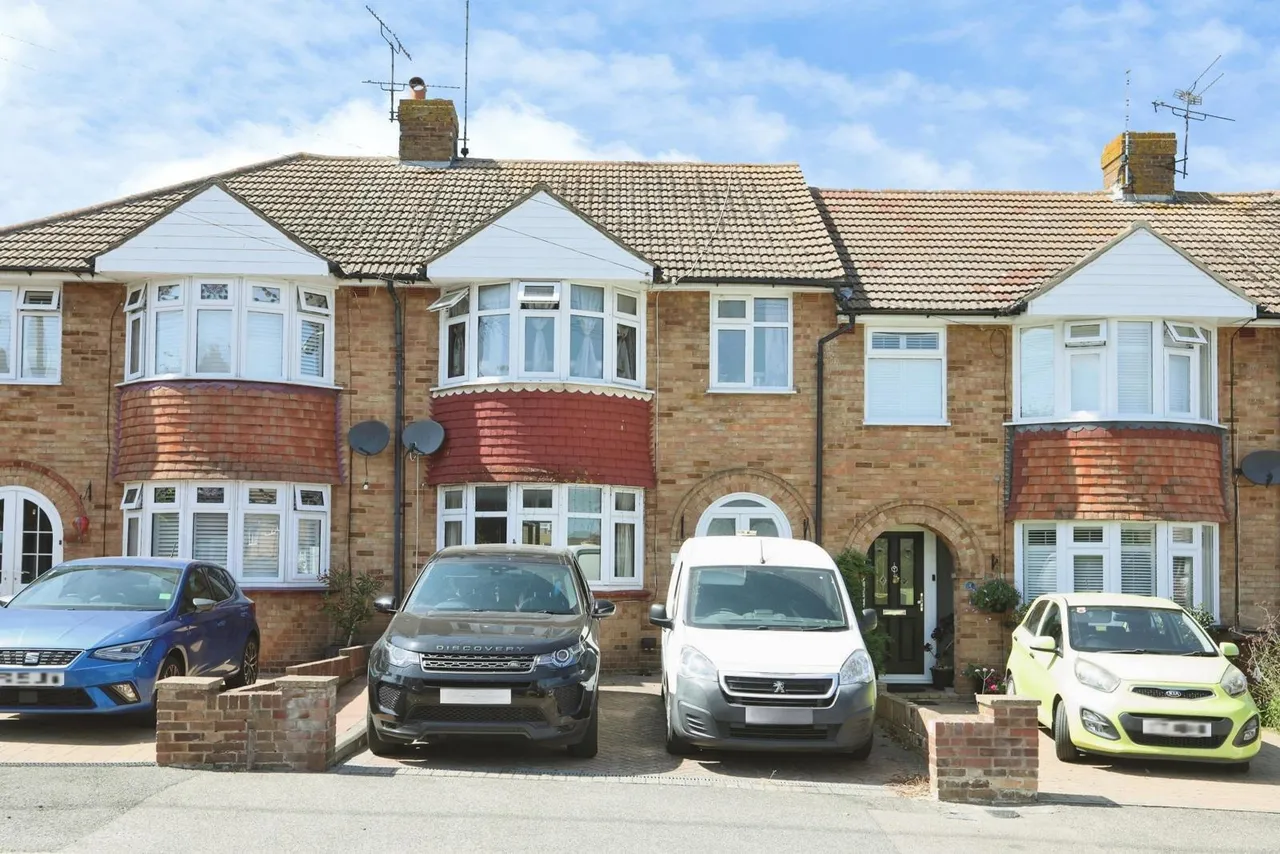 3 bed house for sale — Suffolk Avenue, Rainham, Gillingham, Kent, ME8