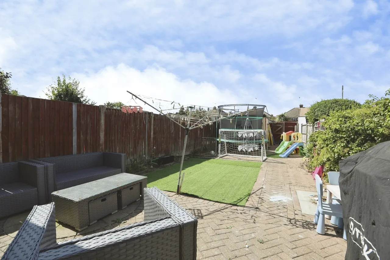 Suffolk Avenue, Rainham, Gillingham, Kent, ME8, photo 8