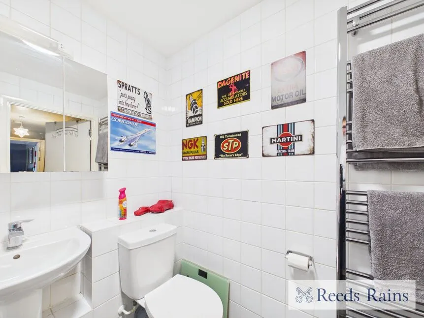 Rainham Road South, Dagenham, RM10, photo 10