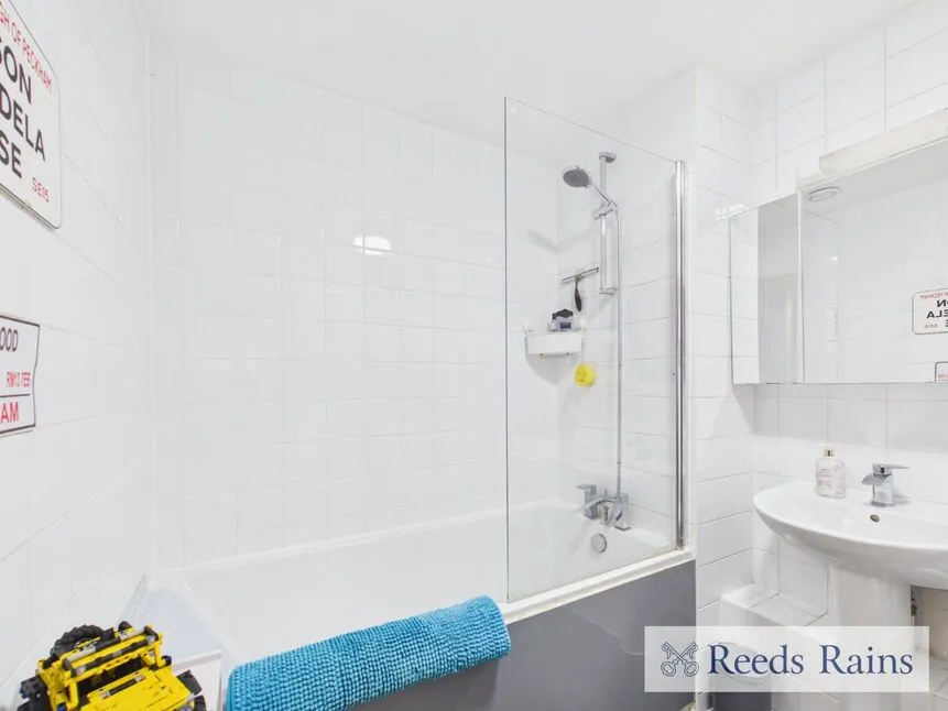 Rainham Road South, Dagenham, RM10, photo 12