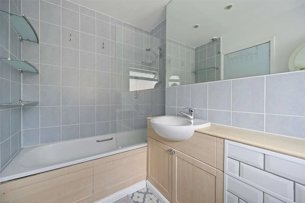 York Close, Kings Langley, Hertfordshire, WD4 9HX, photo 6