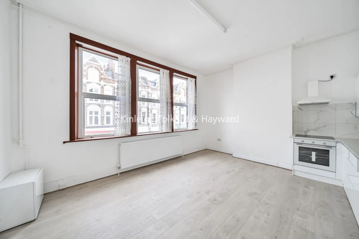 2 bed flat to rent — Broadway Parade, London, N8