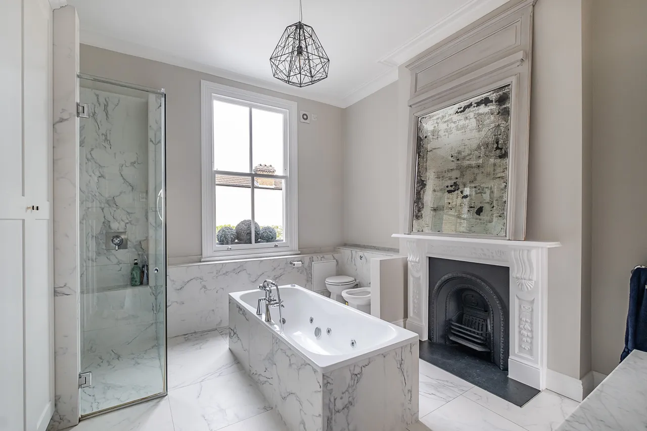 Clapham Common North Side, London, SW4, photo 5
