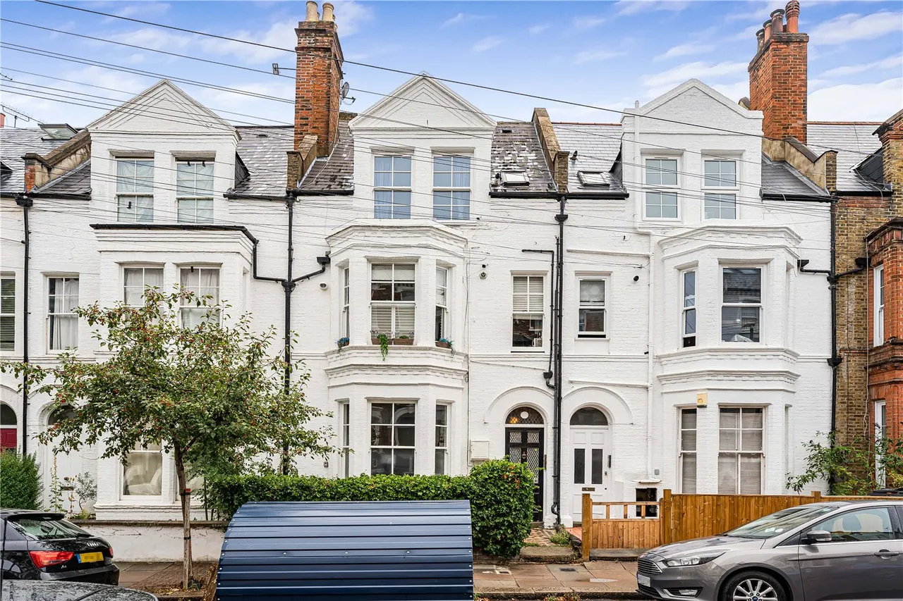 2 bed flat for sale, Schubert Road, London, SW15