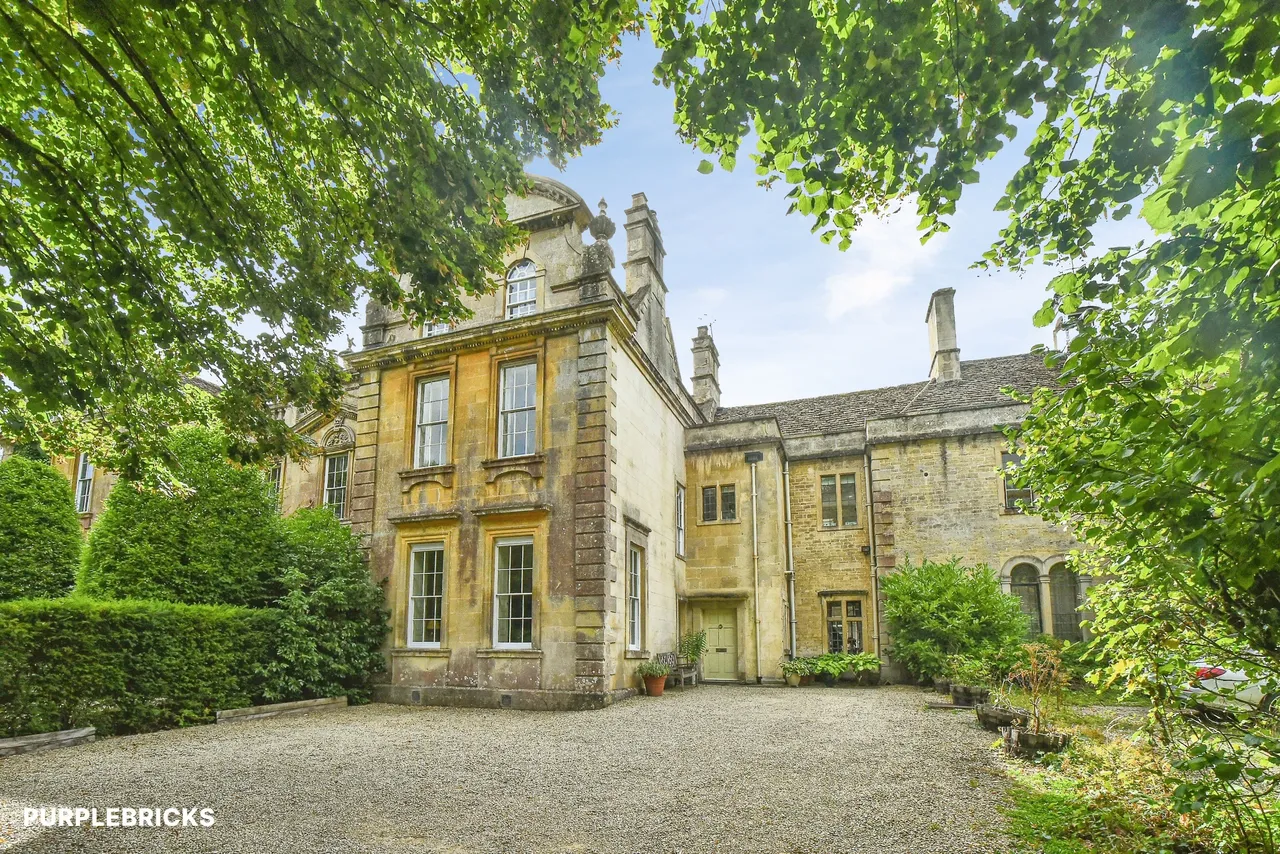 6 bed character property for sale, Bath Road, Chippenham, SN15