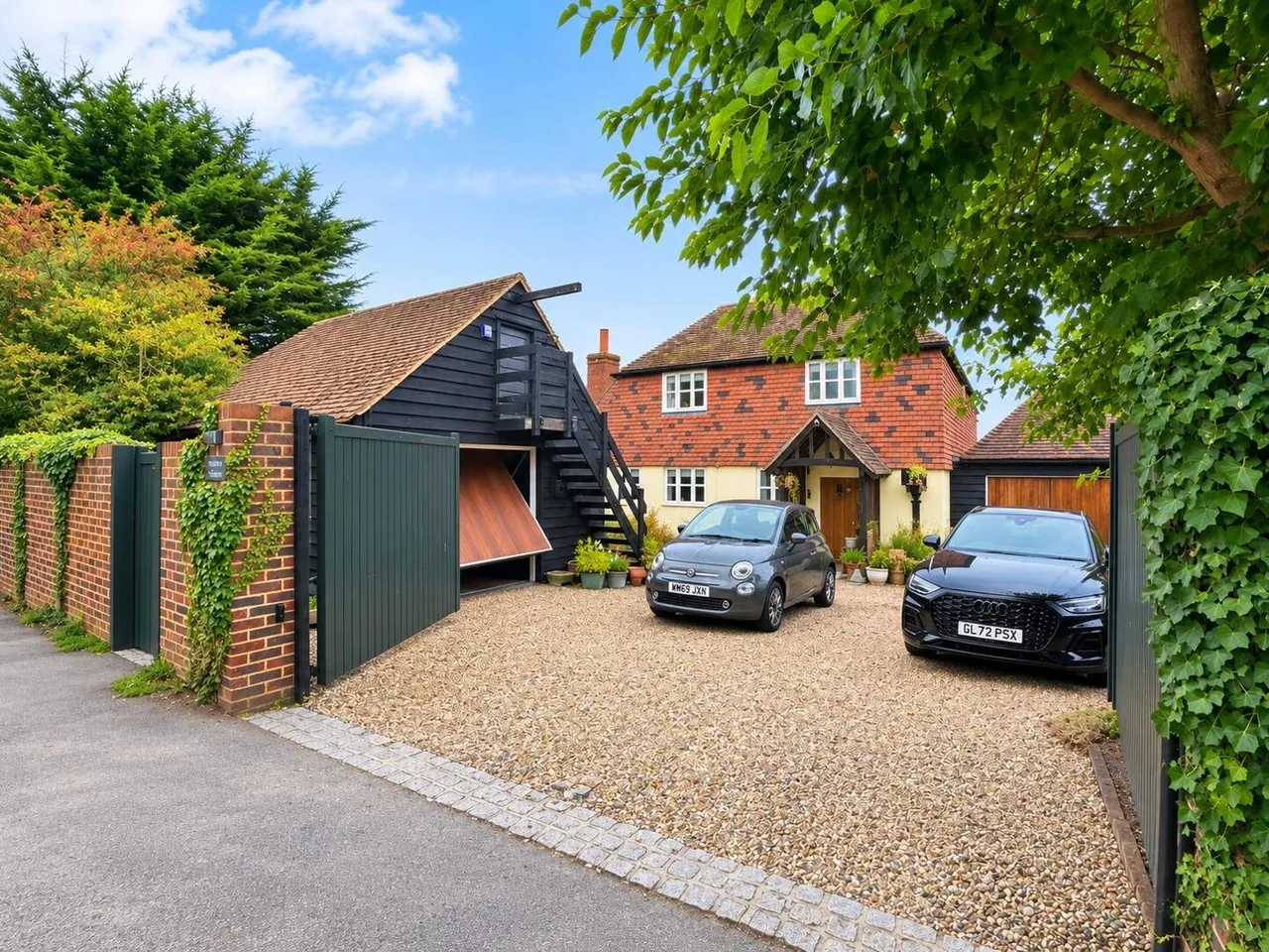 3 bed house for sale — Old Watling Street, Rochester