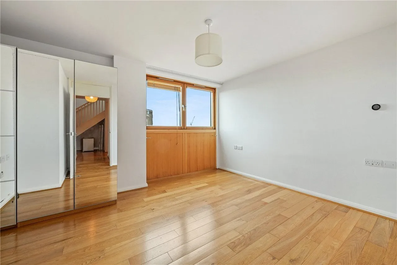 Donnington Road, London, NW10, photo 3
