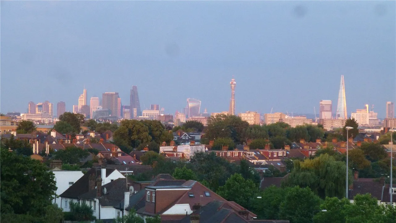 Donnington Road, London, NW10, photo 10