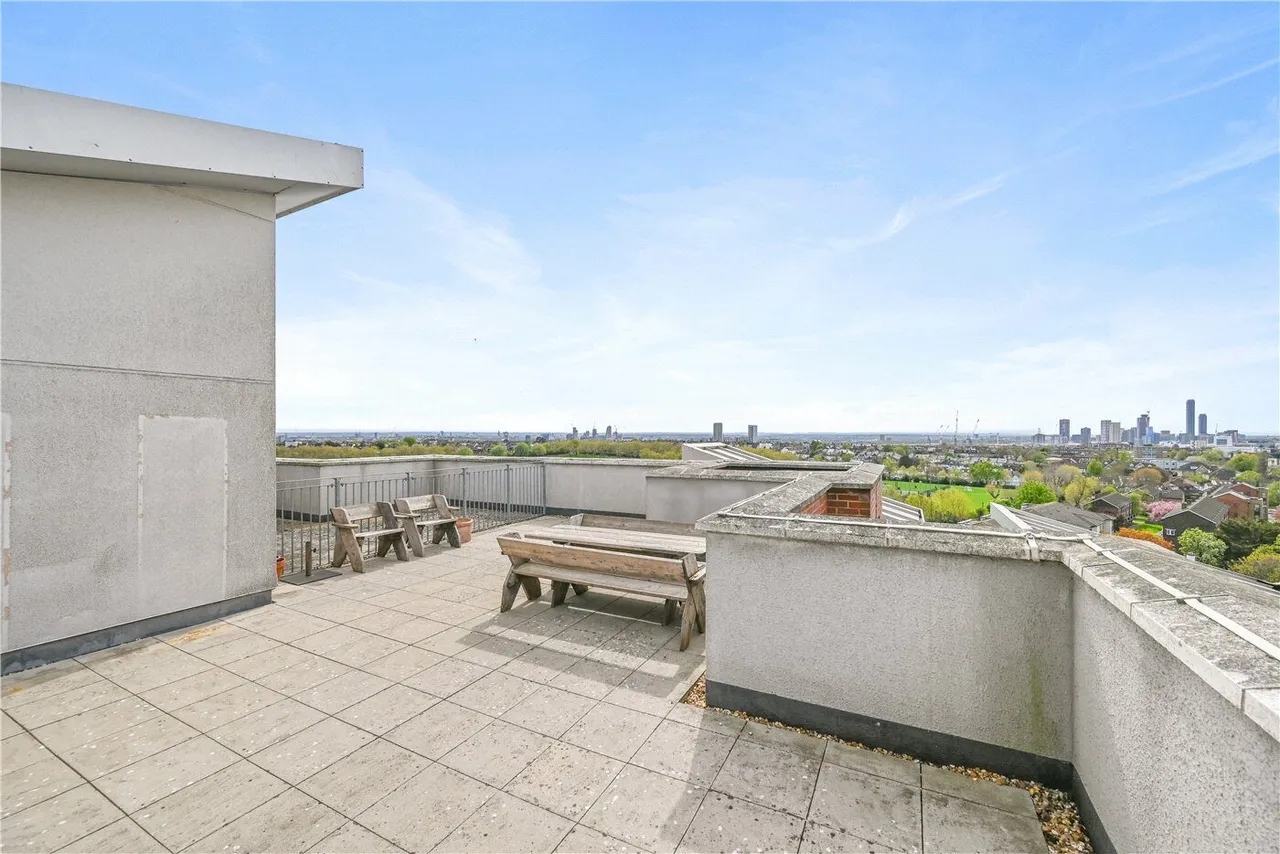 Donnington Road, London, NW10, photo 2