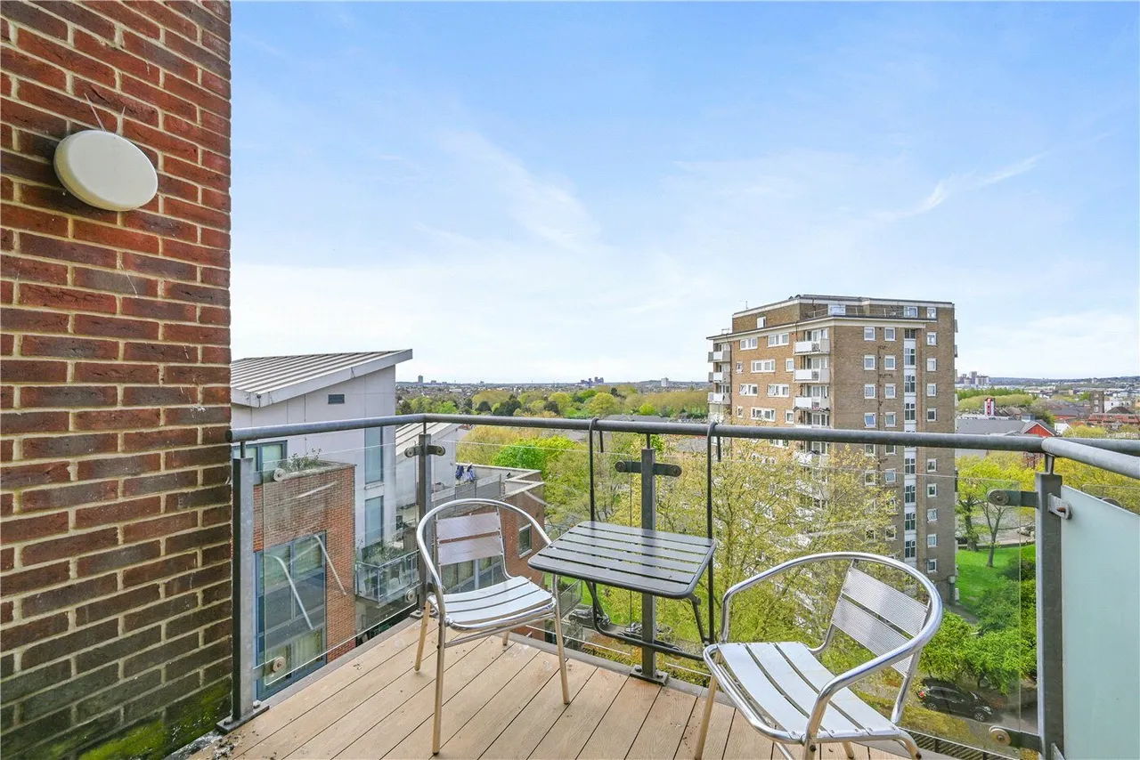 Donnington Road, London, NW10, photo 6