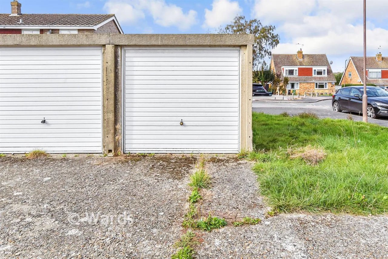 Corner Farm Road, Staplehurst, TN12, photo 12
