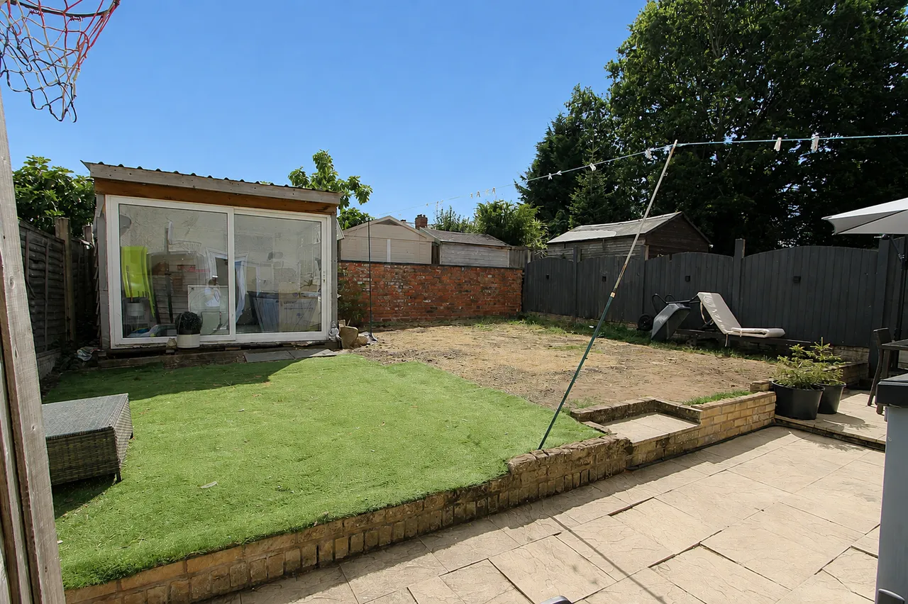 Brinton Crescent, Kidderminster, photo 13