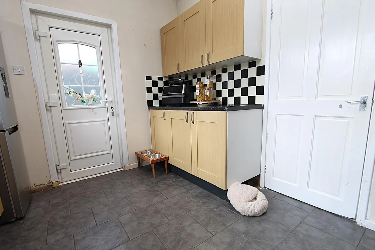 Brinton Crescent, Kidderminster, photo 6