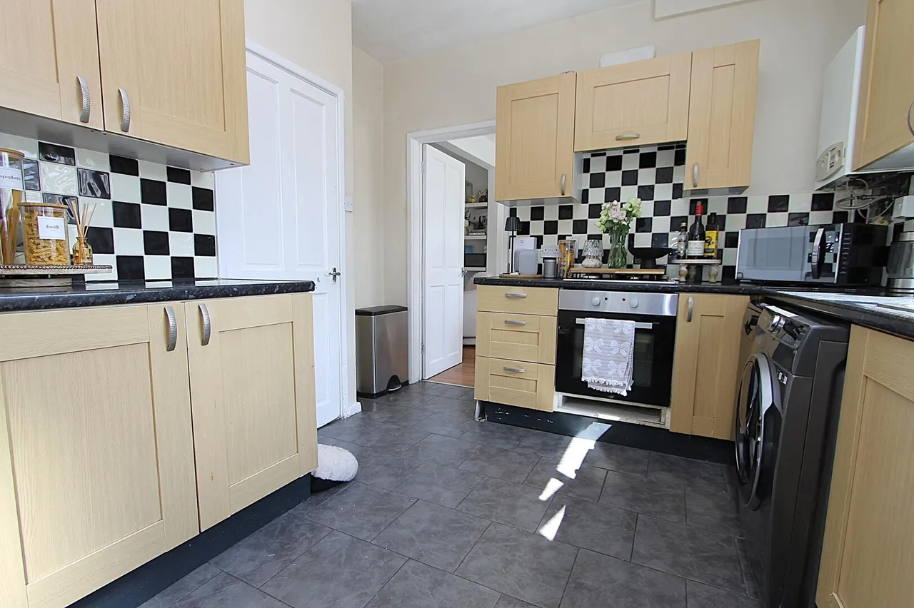 Brinton Crescent, Kidderminster, photo 5