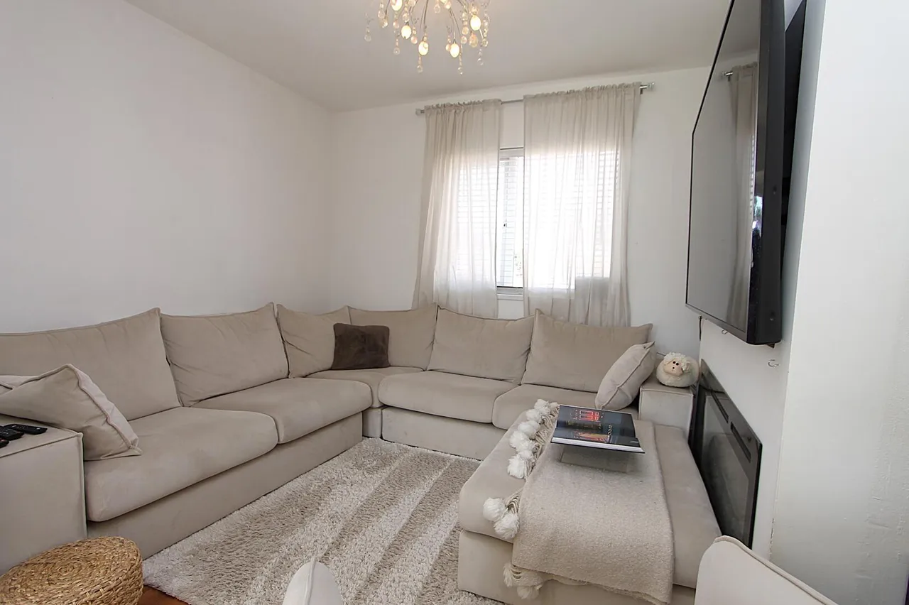 Brinton Crescent, Kidderminster, photo 2