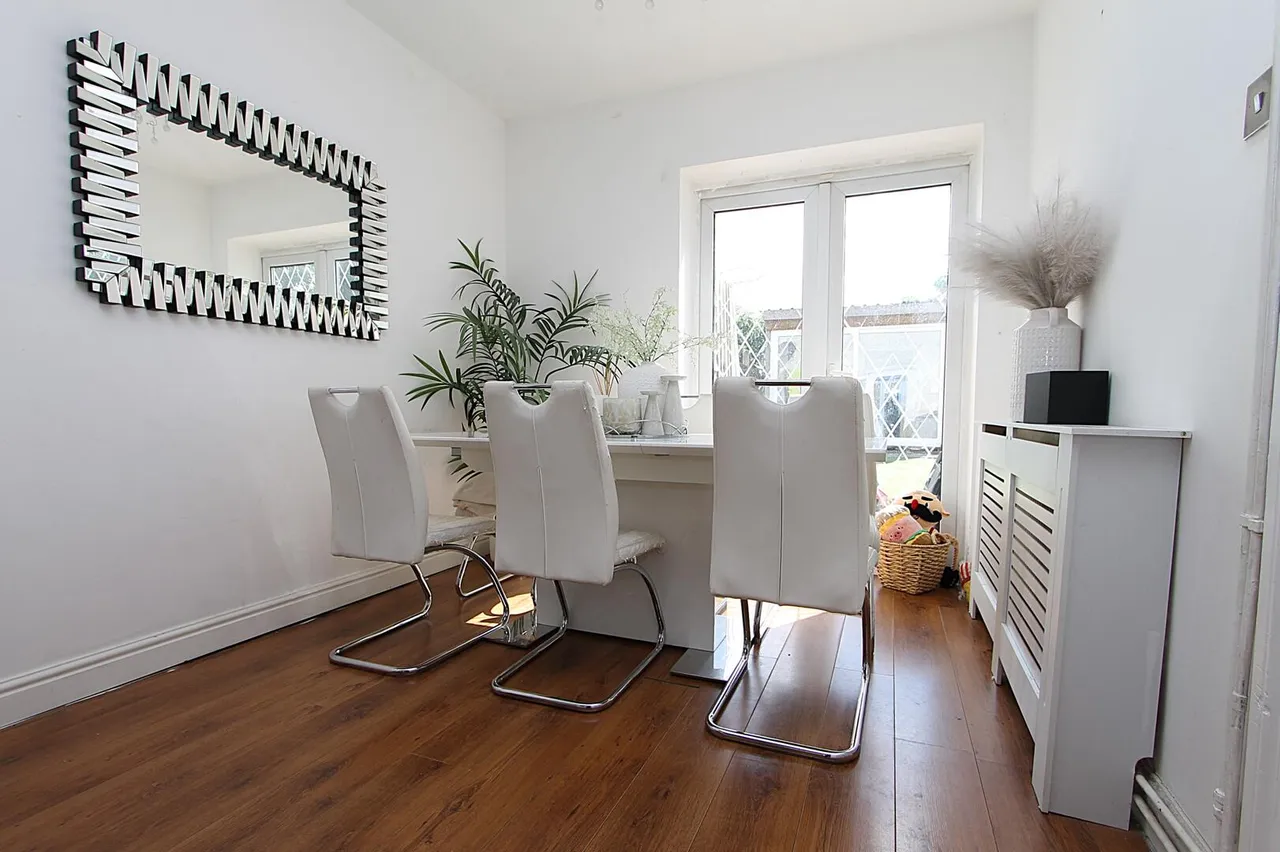 Brinton Crescent, Kidderminster, photo 4