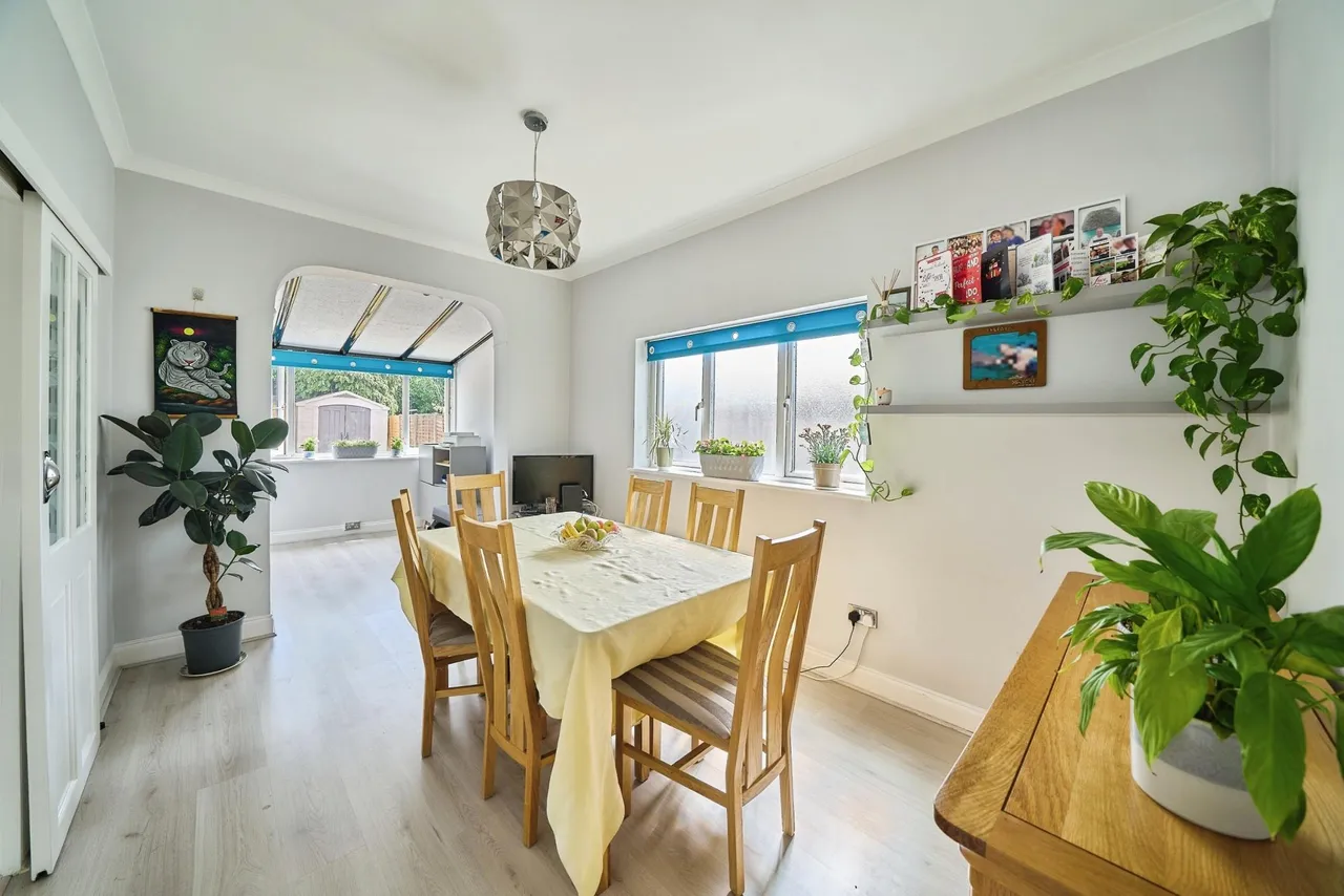 Clinton Crescent, Ilford, IG6, photo 4