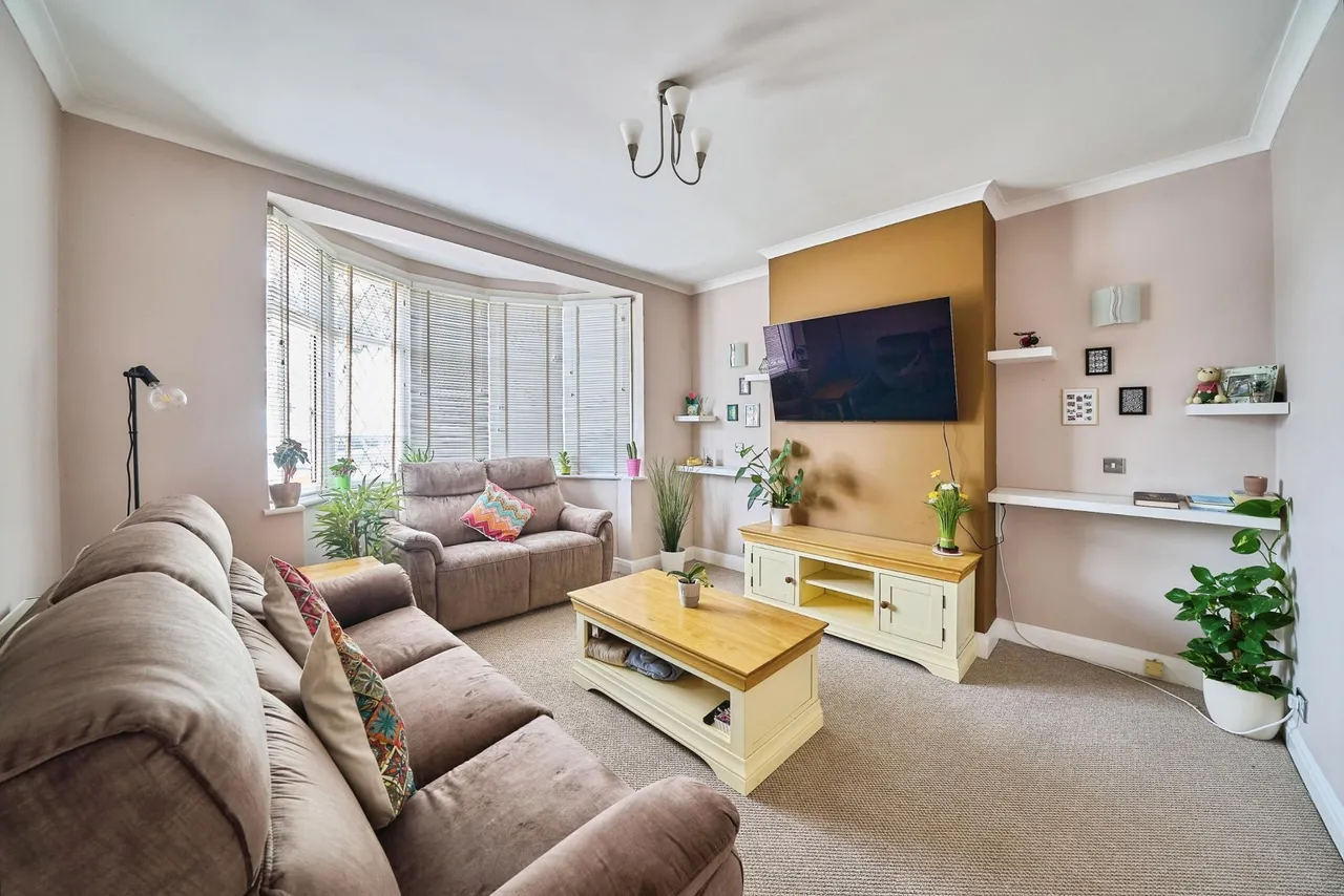 Clinton Crescent, Ilford, IG6, photo 6