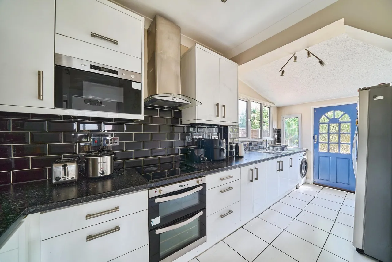 Clinton Crescent, Ilford, IG6, photo 5