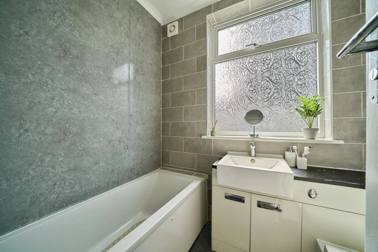 Clinton Crescent, Ilford, IG6, photo 17