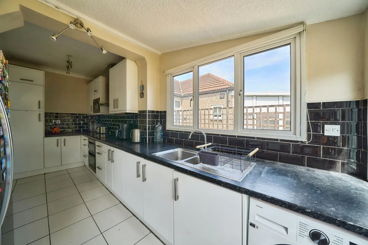 Clinton Crescent, Ilford, IG6, photo 9