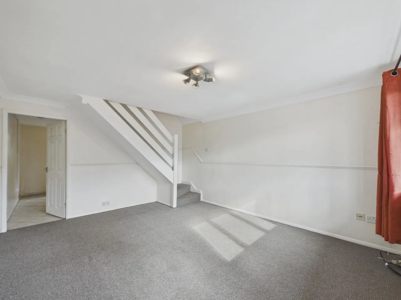 Holland Road, Old Whittington, S41, photo 6