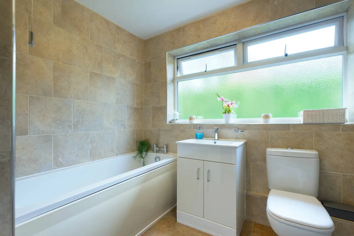 Mapledrakes Close, Ewhurst, GU6, photo 8