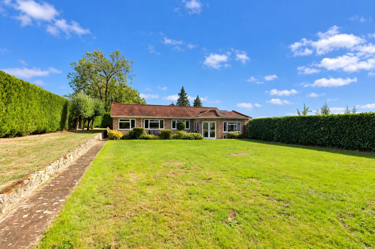 4 bed property for sale, Mapledrakes Close, Ewhurst, GU6