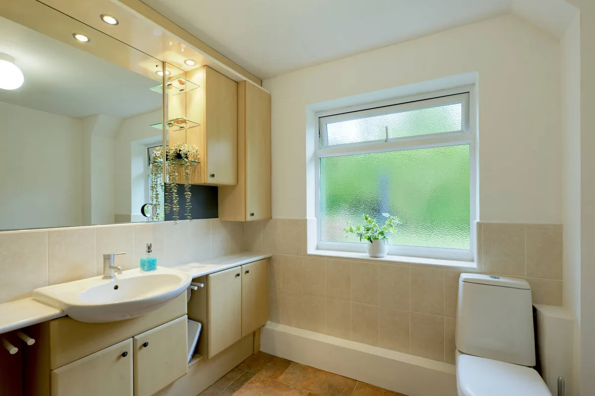 Mapledrakes Close, Ewhurst, GU6, photo 13