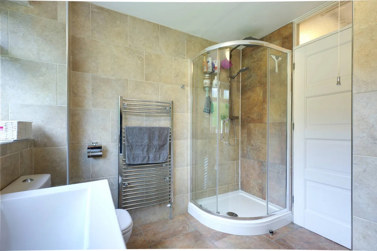 Mapledrakes Close, Ewhurst, GU6, photo 9