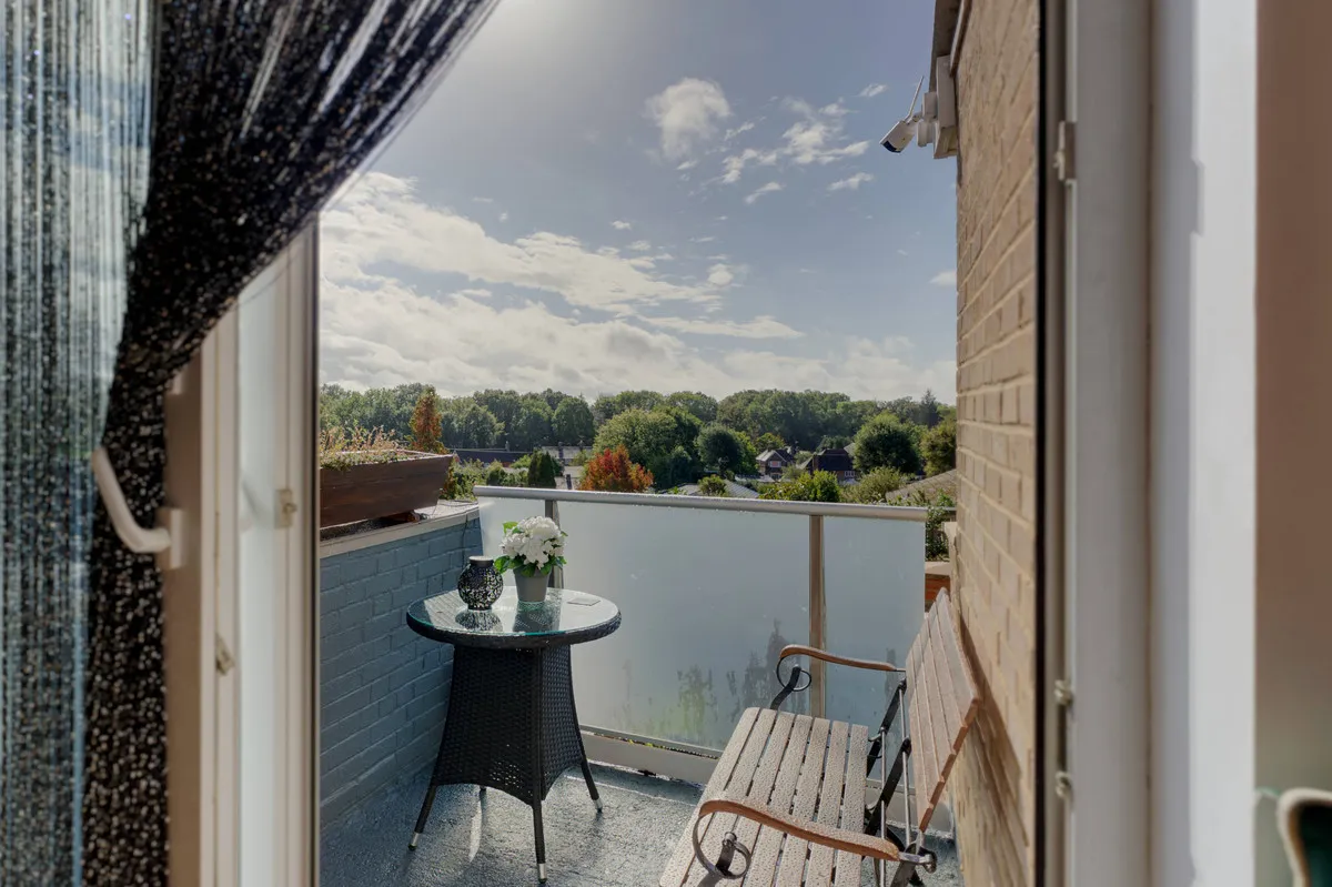 Mapledrakes Close, Ewhurst, GU6, photo 7
