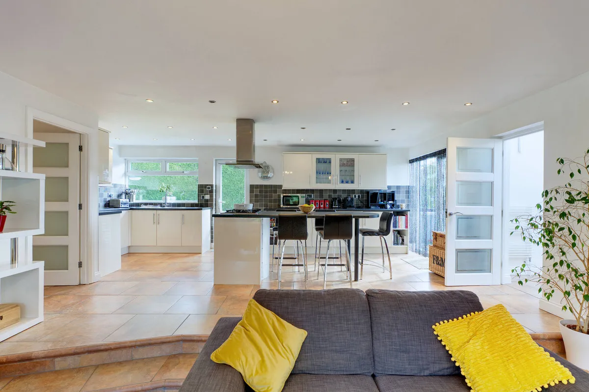 Mapledrakes Close, Ewhurst, GU6, photo 3