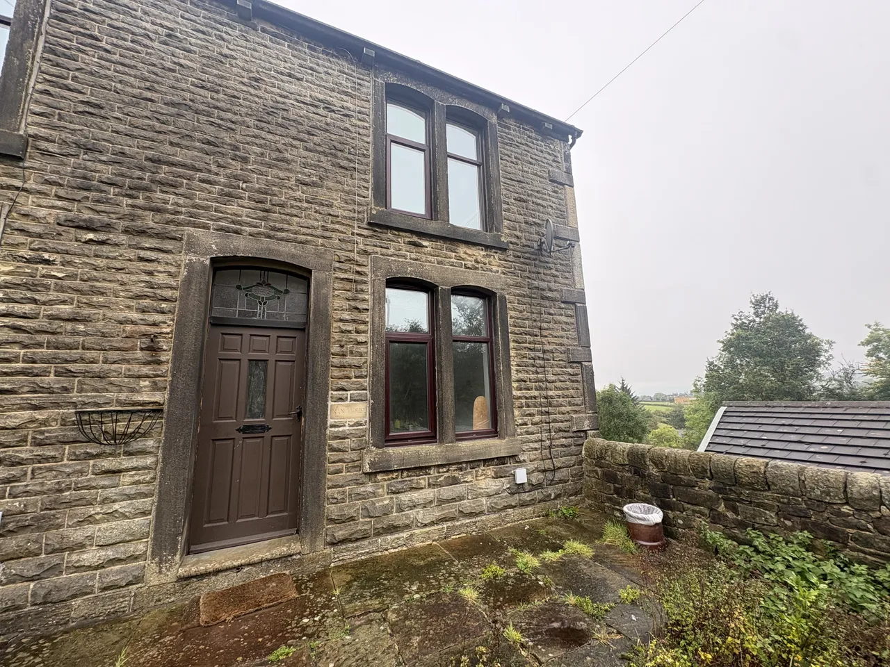 2 bed house to rent, Colne Road, BD22