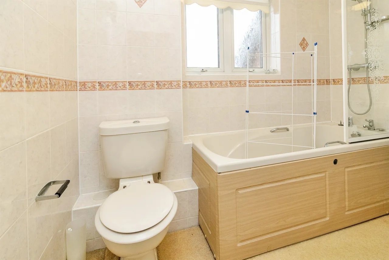 Clifford Avenue, Bletchley, MK2, photo 14