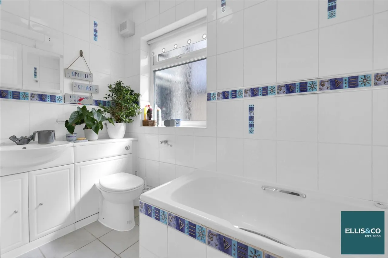 Tenterden Drive, Hendon, NW4, photo 17