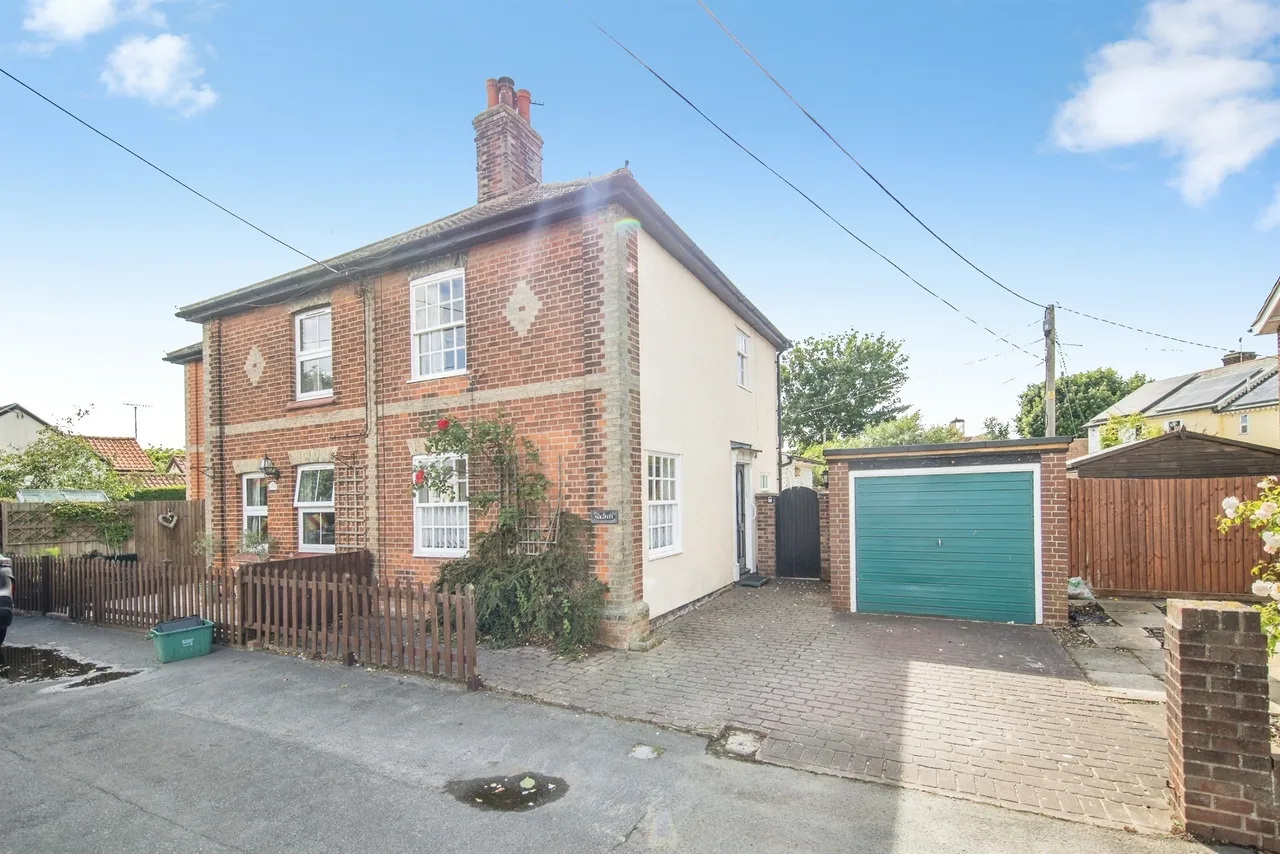 3 bed house for sale — Station Road, Great Bentley, Colchester