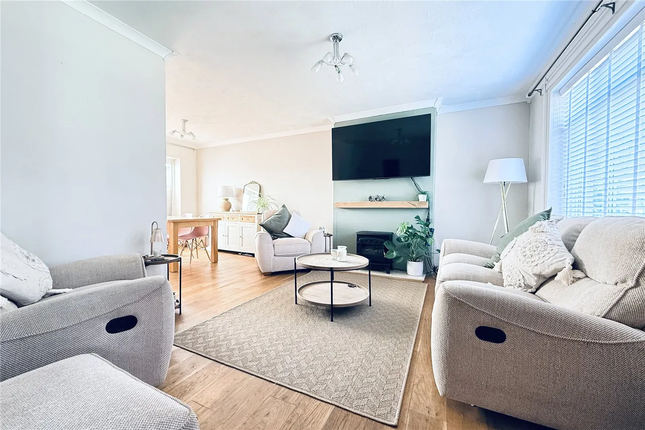 Cheyne Way, Farnborough, Hampshire, GU14 8SE, photo 4