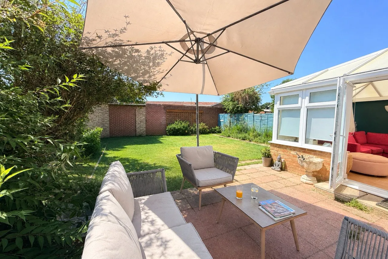 Cheyne Way, Farnborough, Hampshire, GU14 8SE, photo 2