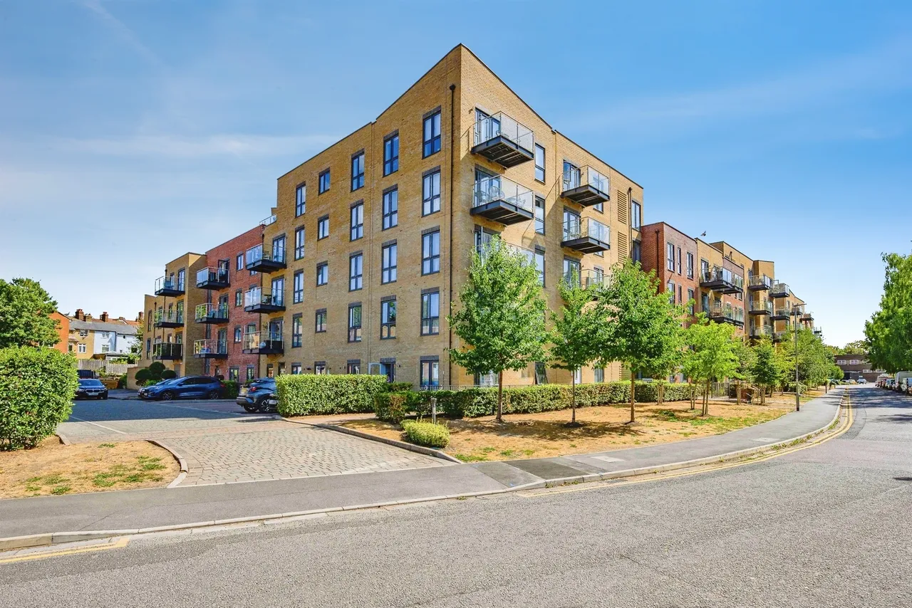 2 bed flat for sale — Frogmore Road, Hemel Hempstead