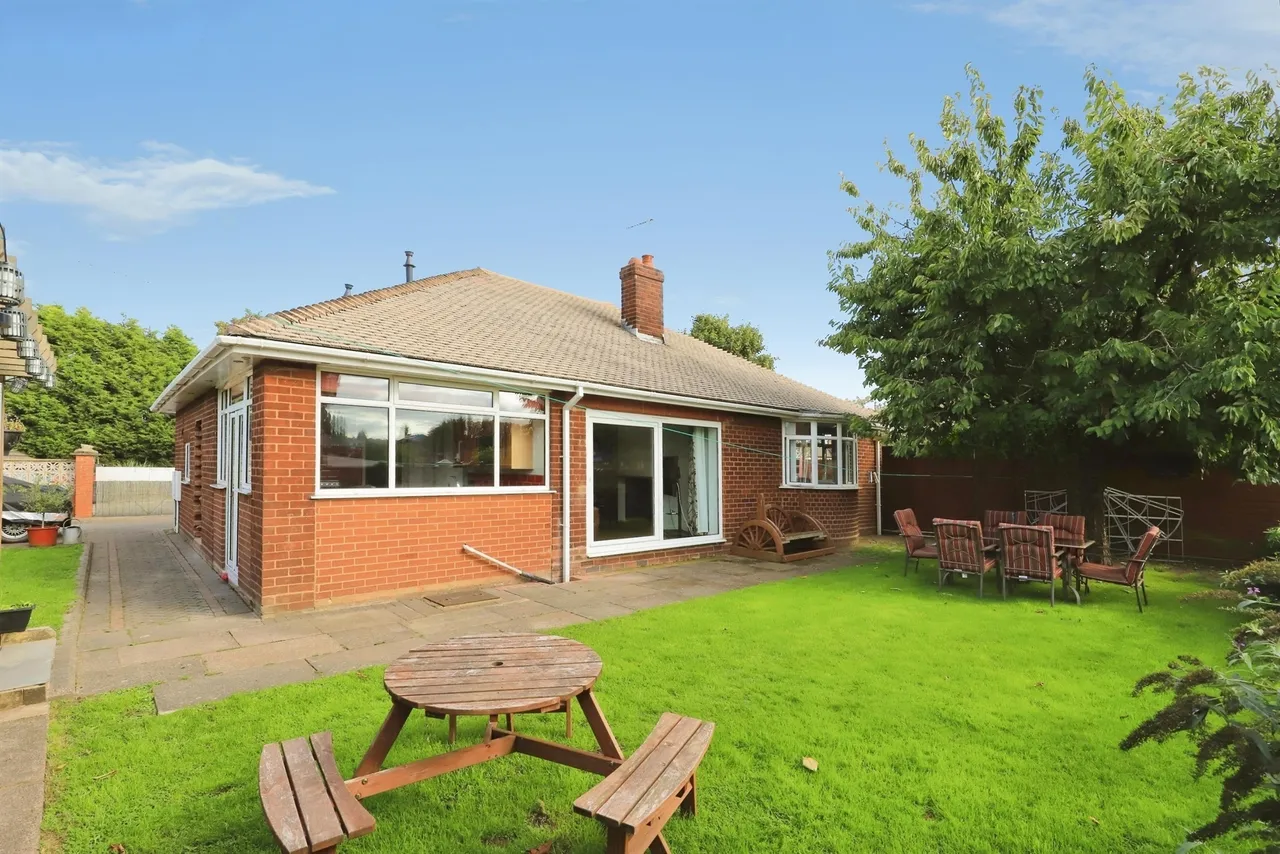 Eliot Croft, Bilston, WV14, photo 25