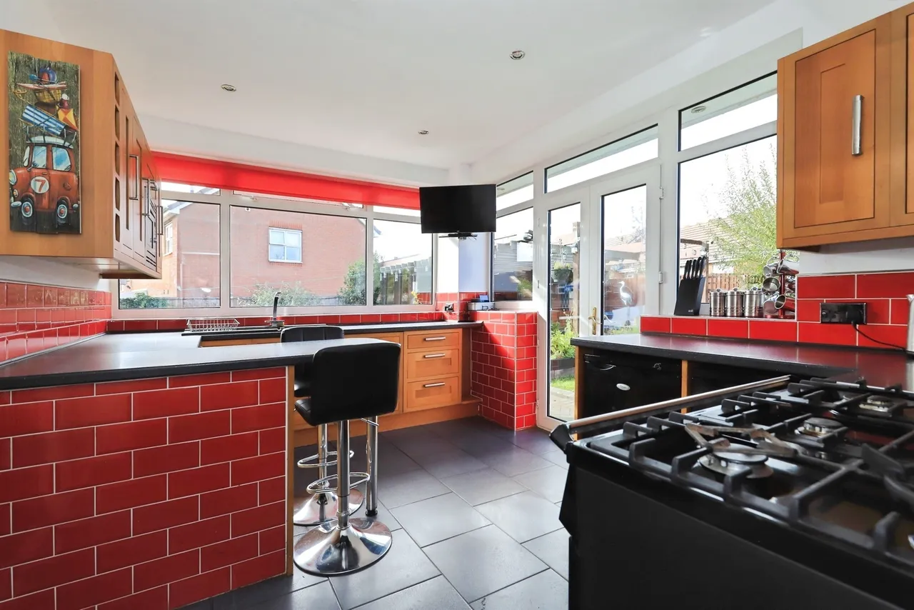 Eliot Croft, Bilston, WV14, photo 8