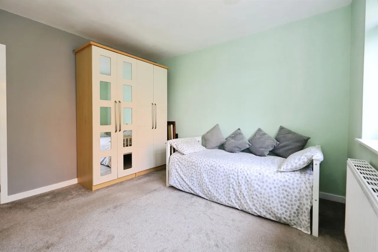 Eliot Croft, Bilston, WV14, photo 18