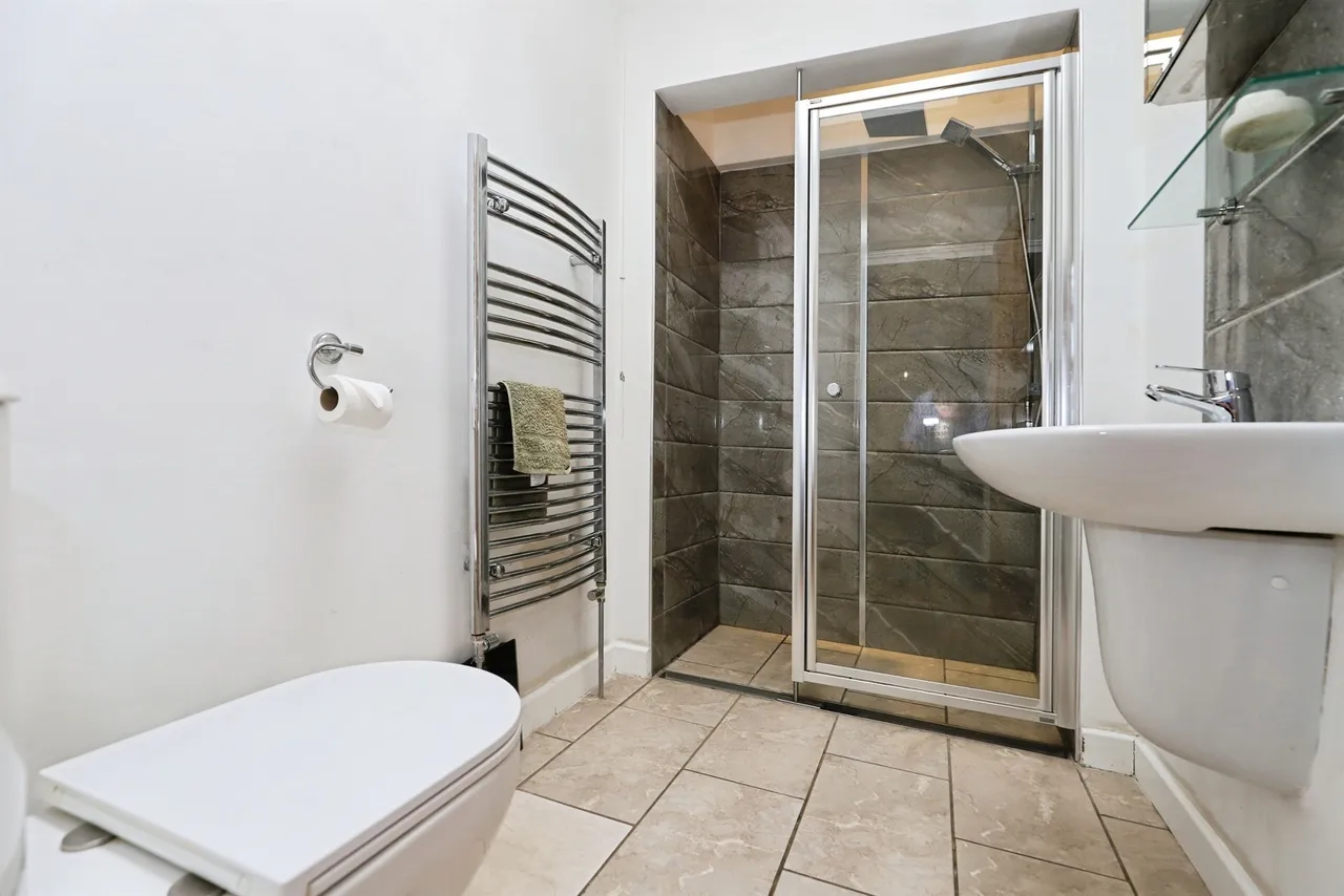 Eliot Croft, Bilston, WV14, photo 12